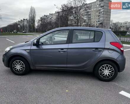 Серый Хендай и20, объемом двигателя 1.25 л и пробегом 215 тыс. км за 4500 $, фото 4 на Automoto.ua