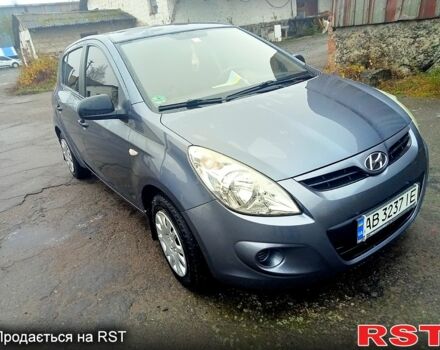 Серый Хендай и20, объемом двигателя 1.2 л и пробегом 181 тыс. км за 5600 $, фото 2 на Automoto.ua