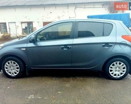 Серый Хендай и20, объемом двигателя 1.2 л и пробегом 181 тыс. км за 5600 $, фото 3 на Automoto.ua