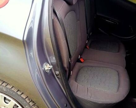 Серый Хендай и20, объемом двигателя 1.2 л и пробегом 181 тыс. км за 5600 $, фото 7 на Automoto.ua