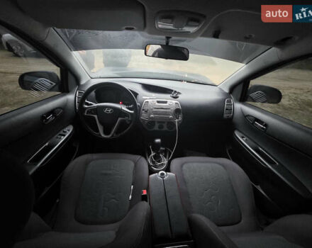 Серый Хендай и20, объемом двигателя 1.4 л и пробегом 175 тыс. км за 1700 $, фото 7 на Automoto.ua