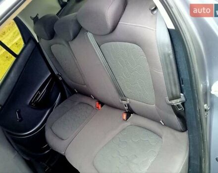 Серый Хендай и20, объемом двигателя 1.2 л и пробегом 181 тыс. км за 5600 $, фото 20 на Automoto.ua