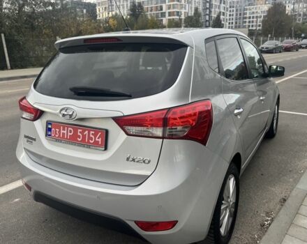 Серый Хендай и20, объемом двигателя 1.6 л и пробегом 137 тыс. км за 10900 $, фото 4 на Automoto.ua