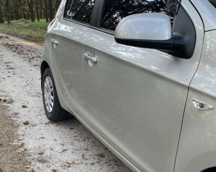 Сірий Хендай і20, об'ємом двигуна 1.4 л та пробігом 240 тис. км за 6100 $, фото 2 на Automoto.ua