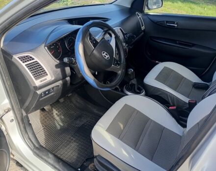 Сірий Хендай і20, об'ємом двигуна 1.4 л та пробігом 118 тис. км за 3850 $, фото 5 на Automoto.ua