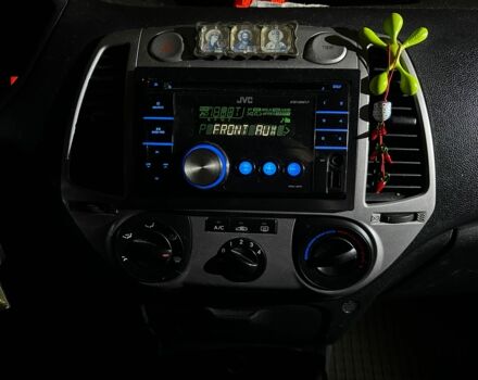 Серый Хендай и20, объемом двигателя 1.25 л и пробегом 130 тыс. км за 4684 $, фото 3 на Automoto.ua