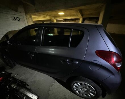 Серый Хендай и20, объемом двигателя 1.25 л и пробегом 130 тыс. км за 4684 $, фото 4 на Automoto.ua