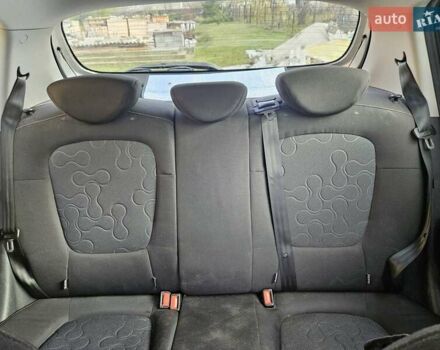 Серый Хендай и20, объемом двигателя 1.2 л и пробегом 181 тыс. км за 4600 $, фото 7 на Automoto.ua