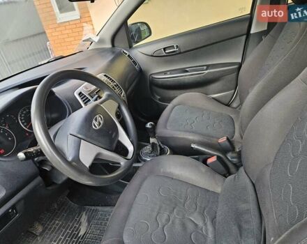 Серый Хендай и20, объемом двигателя 1.2 л и пробегом 181 тыс. км за 4600 $, фото 5 на Automoto.ua