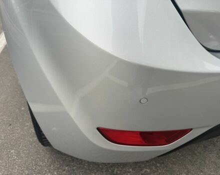 Серый Хендай и20, объемом двигателя 1.6 л и пробегом 137 тыс. км за 10900 $, фото 9 на Automoto.ua