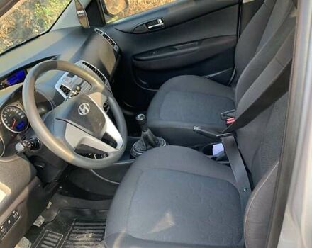 Хендай и20 2010 в Харькове на Automoto.ua Серый Хендай и20, объемом двигателя 1.25 л и пробегом 140 тыс. км за 5200 $, фото 4 на Automoto.ua