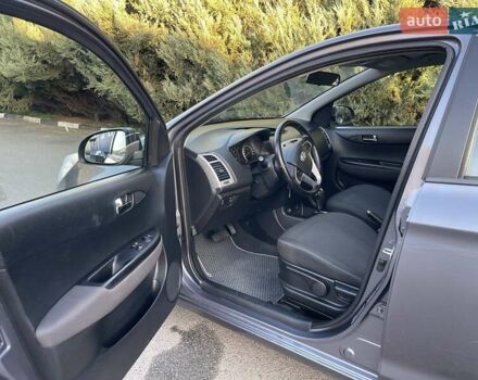 Серый Хендай и20, объемом двигателя 1.4 л и пробегом 120 тыс. км за 7800 $, фото 12 на Automoto.ua