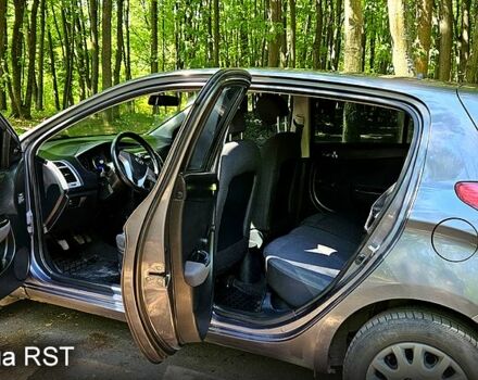 Серый Хендай и20, объемом двигателя 1.4 л и пробегом 230 тыс. км за 6500 $, фото 6 на Automoto.ua