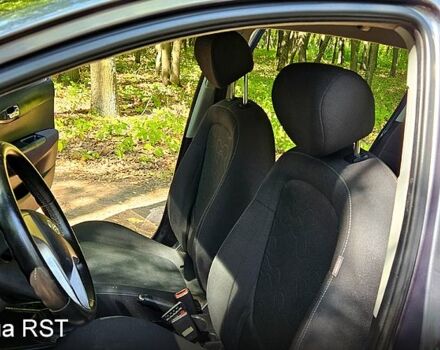 Серый Хендай и20, объемом двигателя 1.4 л и пробегом 230 тыс. км за 6500 $, фото 7 на Automoto.ua