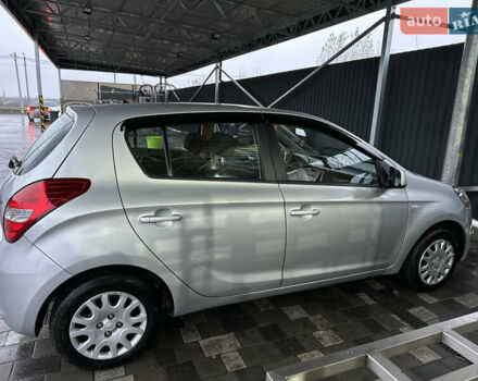 Сірий Хендай і20, об'ємом двигуна 1.25 л та пробігом 200 тис. км за 5500 $, фото 2 на Automoto.ua