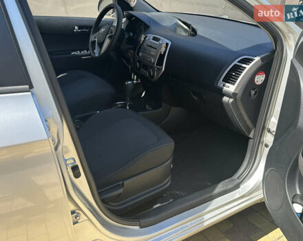 Сірий Хендай і20, об'ємом двигуна 1.4 л та пробігом 113 тис. км за 7500 $, фото 7 на Automoto.ua