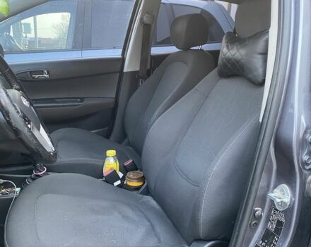 Серый Хендай и20, объемом двигателя 1.4 л и пробегом 220 тыс. км за 6000 $, фото 7 на Automoto.ua