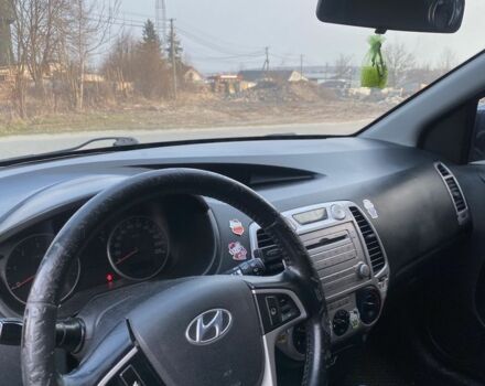 Серый Хендай и20, объемом двигателя 1.4 л и пробегом 220 тыс. км за 6000 $, фото 5 на Automoto.ua