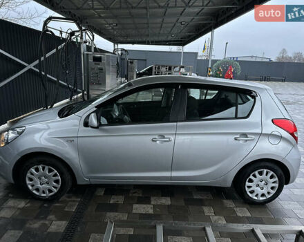 Сірий Хендай і20, об'ємом двигуна 1.25 л та пробігом 200 тис. км за 5500 $, фото 1 на Automoto.ua