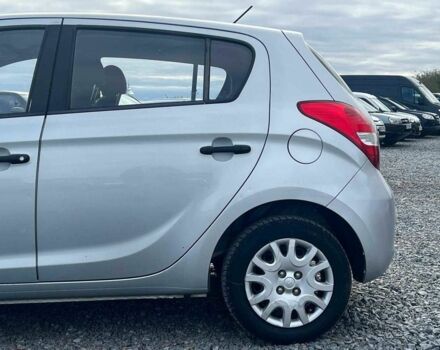 Серый Хендай и20, объемом двигателя 1.2 л и пробегом 184 тыс. км за 5990 $, фото 5 на Automoto.ua