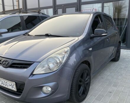 Серый Хендай и20, объемом двигателя 1.4 л и пробегом 220 тыс. км за 6000 $, фото 4 на Automoto.ua