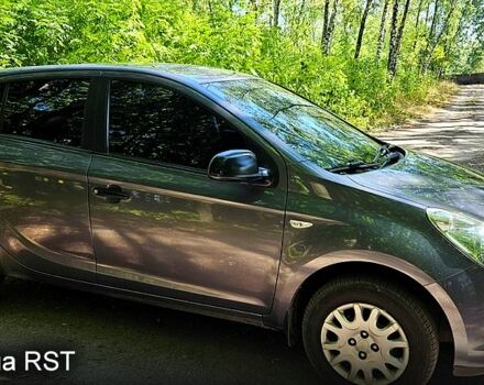 Серый Хендай и20, объемом двигателя 1.4 л и пробегом 230 тыс. км за 6500 $, фото 3 на Automoto.ua