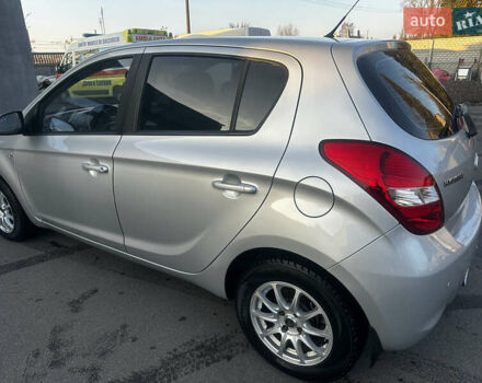 Серый Хендай и20, объемом двигателя 1.4 л и пробегом 132 тыс. км за 5500 $, фото 4 на Automoto.ua