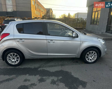 Серый Хендай и20, объемом двигателя 1.4 л и пробегом 132 тыс. км за 5500 $, фото 2 на Automoto.ua