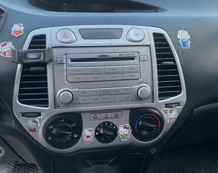 Серый Хендай и20, объемом двигателя 1.4 л и пробегом 220 тыс. км за 6000 $, фото 6 на Automoto.ua