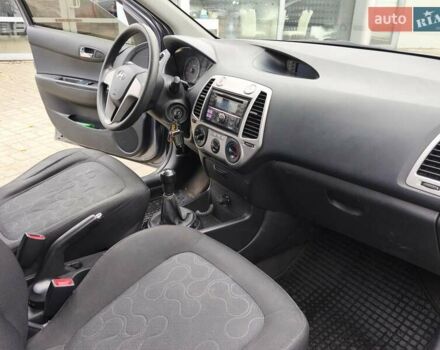 Хендай и20 2012 в Днепре (Днепропетровске) на Automoto.ua Серый Хендай и20, объемом двигателя 1.25 л и пробегом 90 тыс. км за 6450 $, фото 14 на Automoto.ua