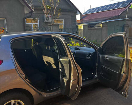 Серый Хендай и20, объемом двигателя 1.4 л и пробегом 111 тыс. км за 7400 $, фото 6 на Automoto.ua