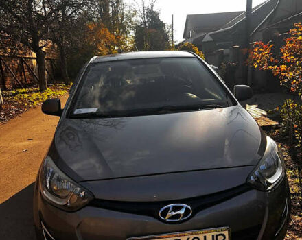 Серый Хендай и20, объемом двигателя 1.4 л и пробегом 111 тыс. км за 7400 $, фото 4 на Automoto.ua