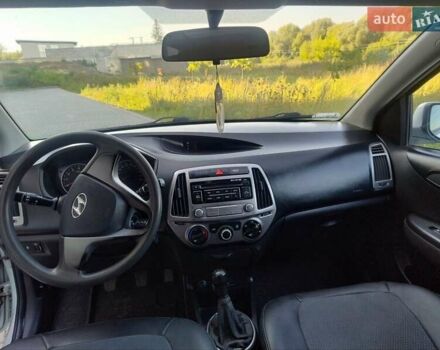 Серый Хендай и20, объемом двигателя 1.2 л и пробегом 230 тыс. км за 4999 $, фото 13 на Automoto.ua