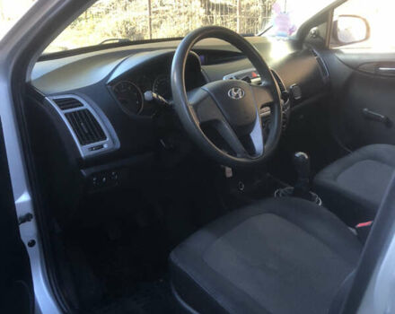 Серый Хендай и20, объемом двигателя 1.12 л и пробегом 215 тыс. км за 6500 $, фото 7 на Automoto.ua