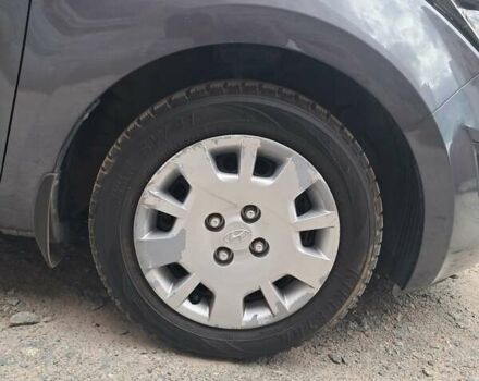 Серый Хендай и20, объемом двигателя 1.25 л и пробегом 31 тыс. км за 9000 $, фото 4 на Automoto.ua