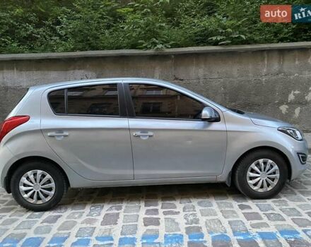 Серый Хендай и20, объемом двигателя 1.4 л и пробегом 99 тыс. км за 7300 $, фото 3 на Automoto.ua