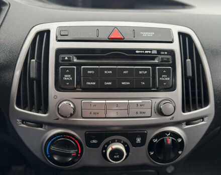 Серый Хендай и20, объемом двигателя 1.12 л и пробегом 180 тыс. км за 5500 $, фото 9 на Automoto.ua