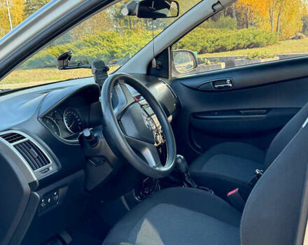 Серый Хендай и20, объемом двигателя 1.12 л и пробегом 126 тыс. км за 6400 $, фото 7 на Automoto.ua