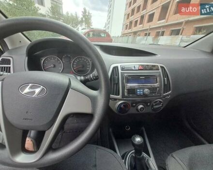 Серый Хендай и20, объемом двигателя 1.25 л и пробегом 31 тыс. км за 9000 $, фото 2 на Automoto.ua