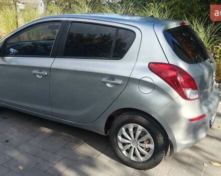 Серый Хендай и20, объемом двигателя 1.4 л и пробегом 99 тыс. км за 7300 $, фото 4 на Automoto.ua