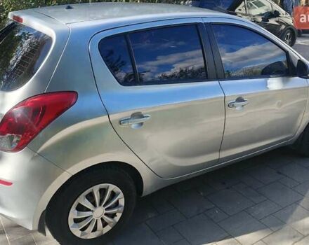 Серый Хендай и20, объемом двигателя 1.4 л и пробегом 99 тыс. км за 7300 $, фото 5 на Automoto.ua