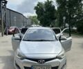 Серый Хендай и20, объемом двигателя 1.2 л и пробегом 200 тыс. км за 5200 $, фото 1 на Automoto.ua