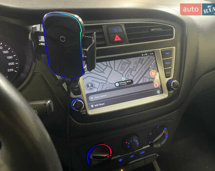 Серый Хендай и20, объемом двигателя 1 л и пробегом 90 тыс. км за 13500 $, фото 10 на Automoto.ua