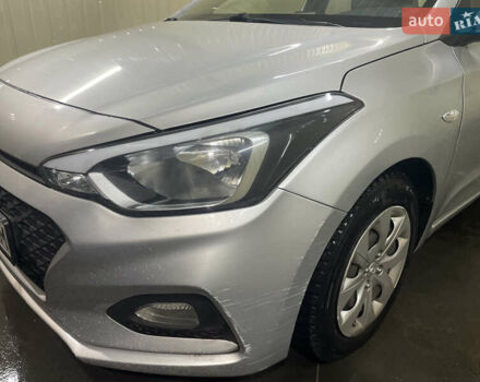 Серый Хендай и20, объемом двигателя 1 л и пробегом 90 тыс. км за 13500 $, фото 3 на Automoto.ua