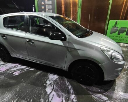 Серый Хендай и20, объемом двигателя 1.2 л и пробегом 225 тыс. км за 4400 $, фото 2 на Automoto.ua