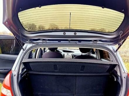 Серый Хендай и20, объемом двигателя 1.2 л и пробегом 181 тыс. км за 5600 $, фото 1 на Automoto.ua