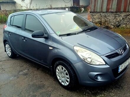 Серый Хендай и20, объемом двигателя 1.2 л и пробегом 181 тыс. км за 5600 $, фото 1 на Automoto.ua