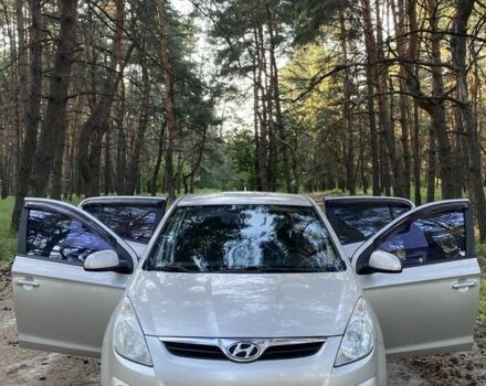 Сірий Хендай і20, об'ємом двигуна 1.4 л та пробігом 240 тис. км за 6100 $, фото 1 на Automoto.ua