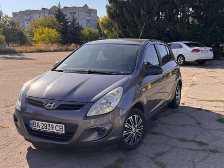Хендай і20 2011 у Кропивницькому (Кіровограді) на Automoto.ua Сірий Хендай і20, об'ємом двигуна 1.25 л та пробігом 84 тис. км за 6000 $, фото 1 на Automoto.ua