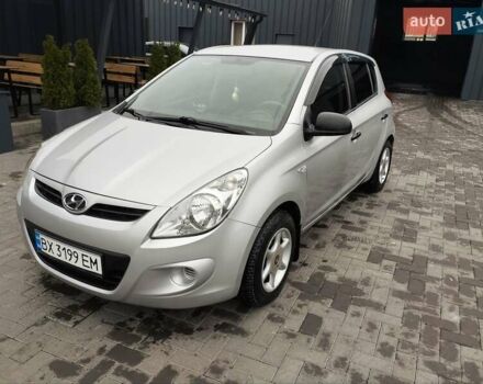 Серый Хендай и20, объемом двигателя 1.4 л и пробегом 274 тыс. км за 5200 $, фото 1 на Automoto.ua